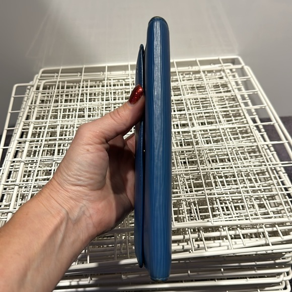 Luis Vuitton Cyan Blue Epi tri fold wallet. - Picture 6 of 17